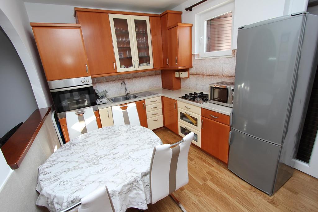 Apartment Ilinovic 罗维尼 外观 照片