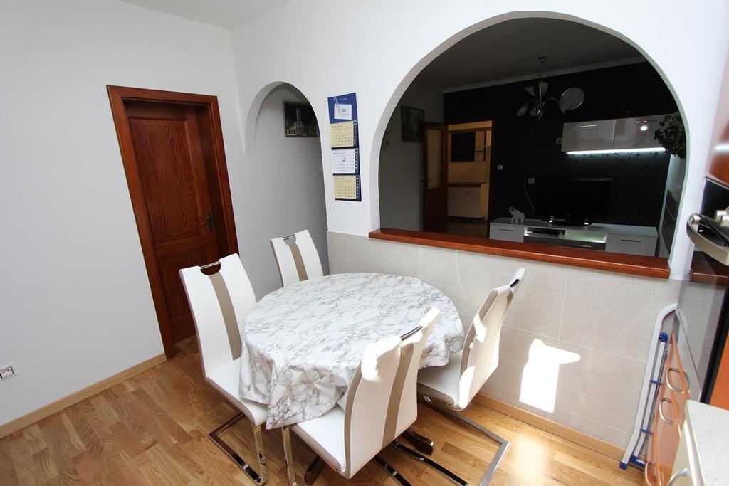 Apartment Ilinovic 罗维尼 外观 照片