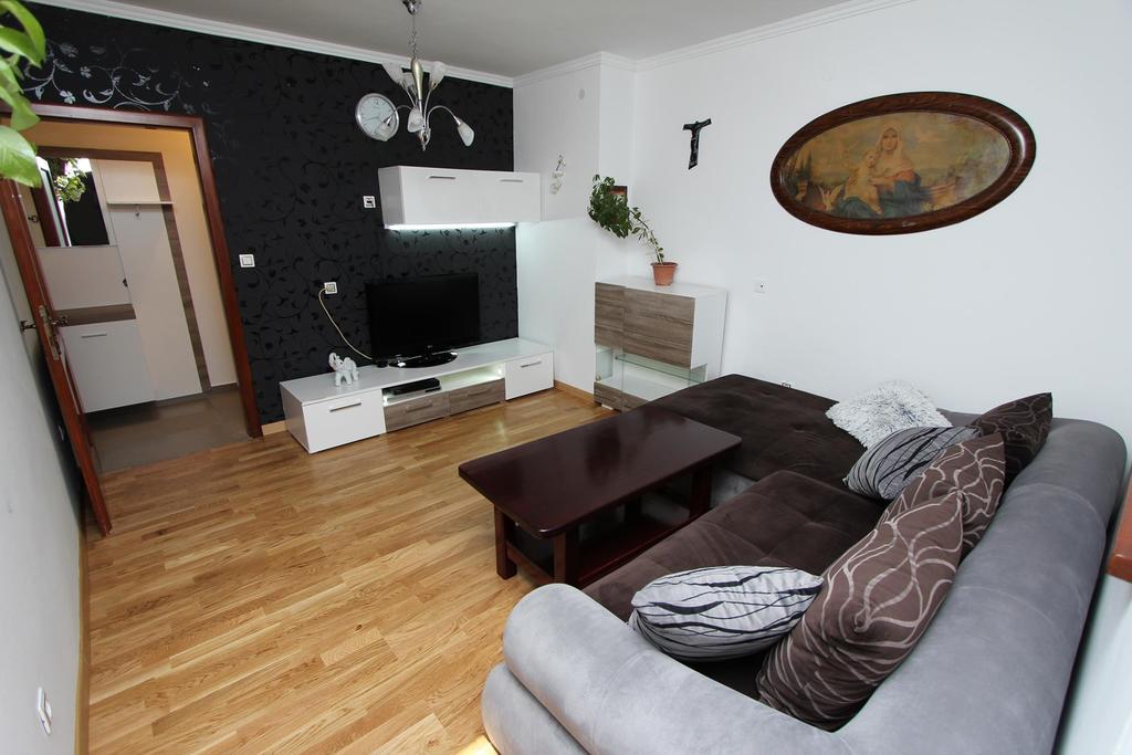 Apartment Ilinovic 罗维尼 外观 照片