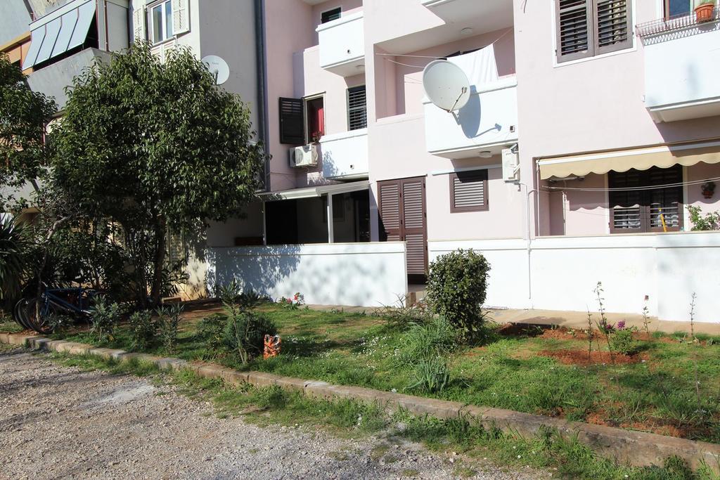 Apartment Ilinovic 罗维尼 外观 照片
